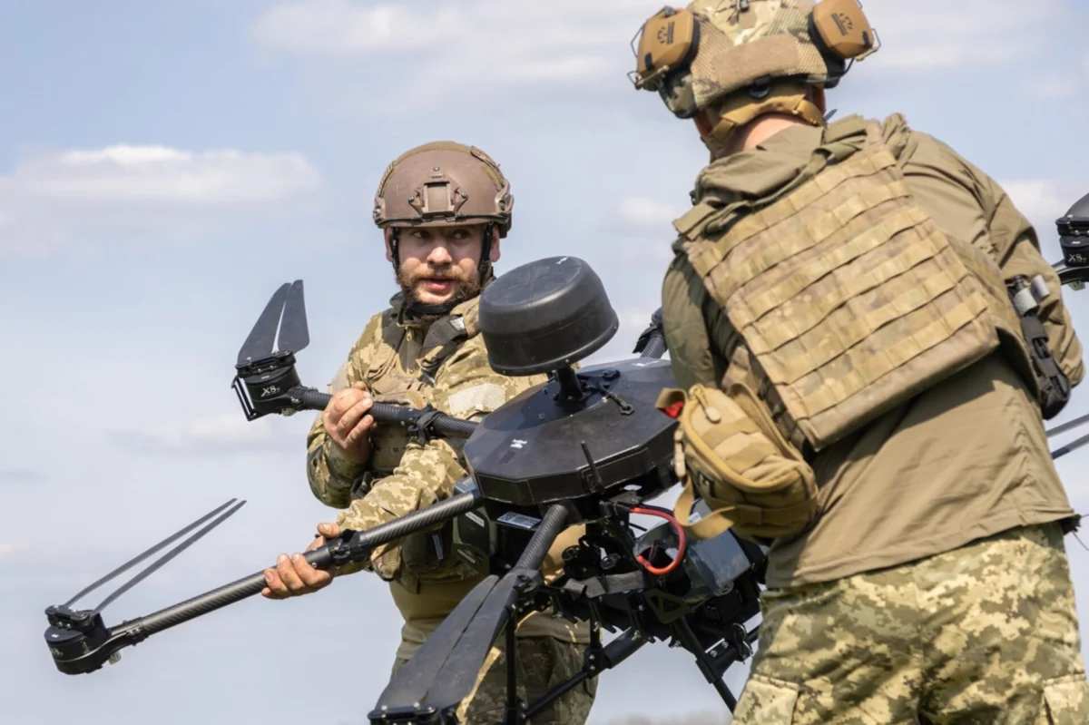 Ukrainian soldiers carrying a Baba Yaga heavy drone