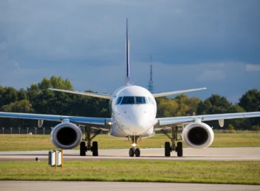 Embraer E190 jet