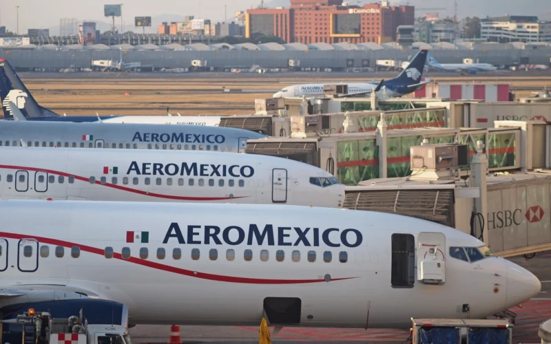 A line of AeroMexico planes