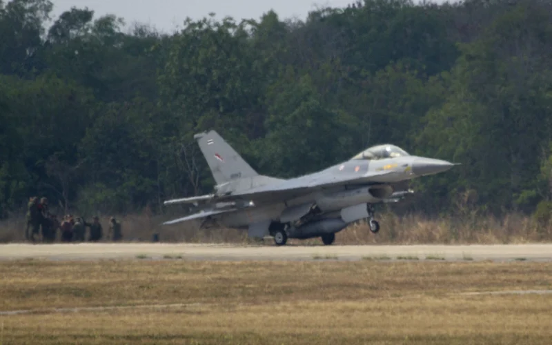 RTAF F 16 fighter jet