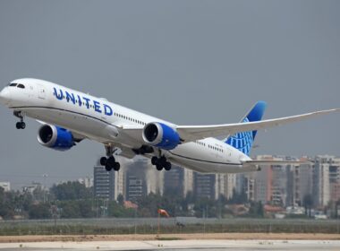 United Boeing 787-10