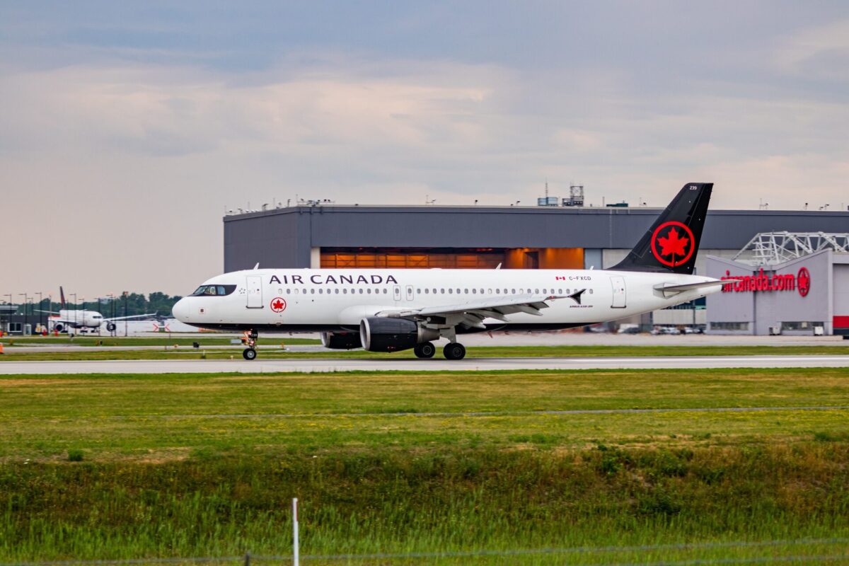 Air Canada A320 200 Montreals international Airport