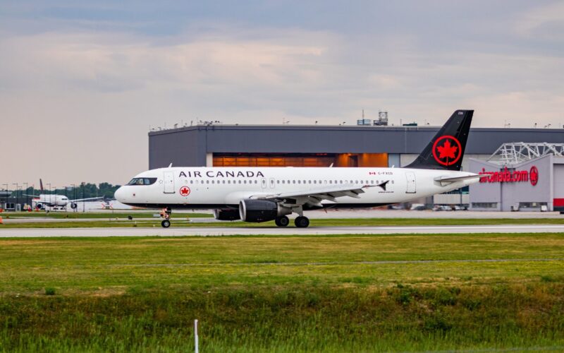 Air Canada A320 200 Montreals international Airport