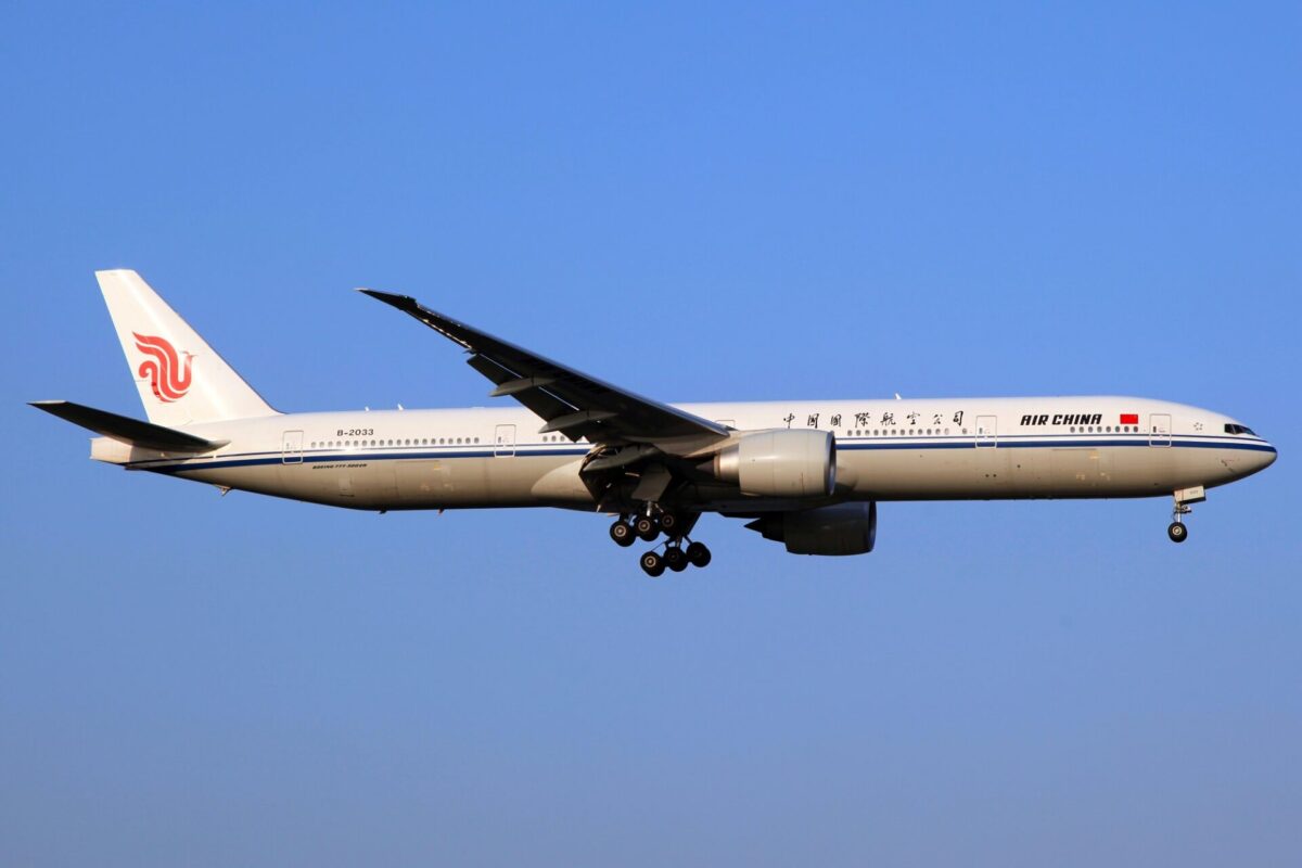 B 2033 Air China Boeing 777 300ER