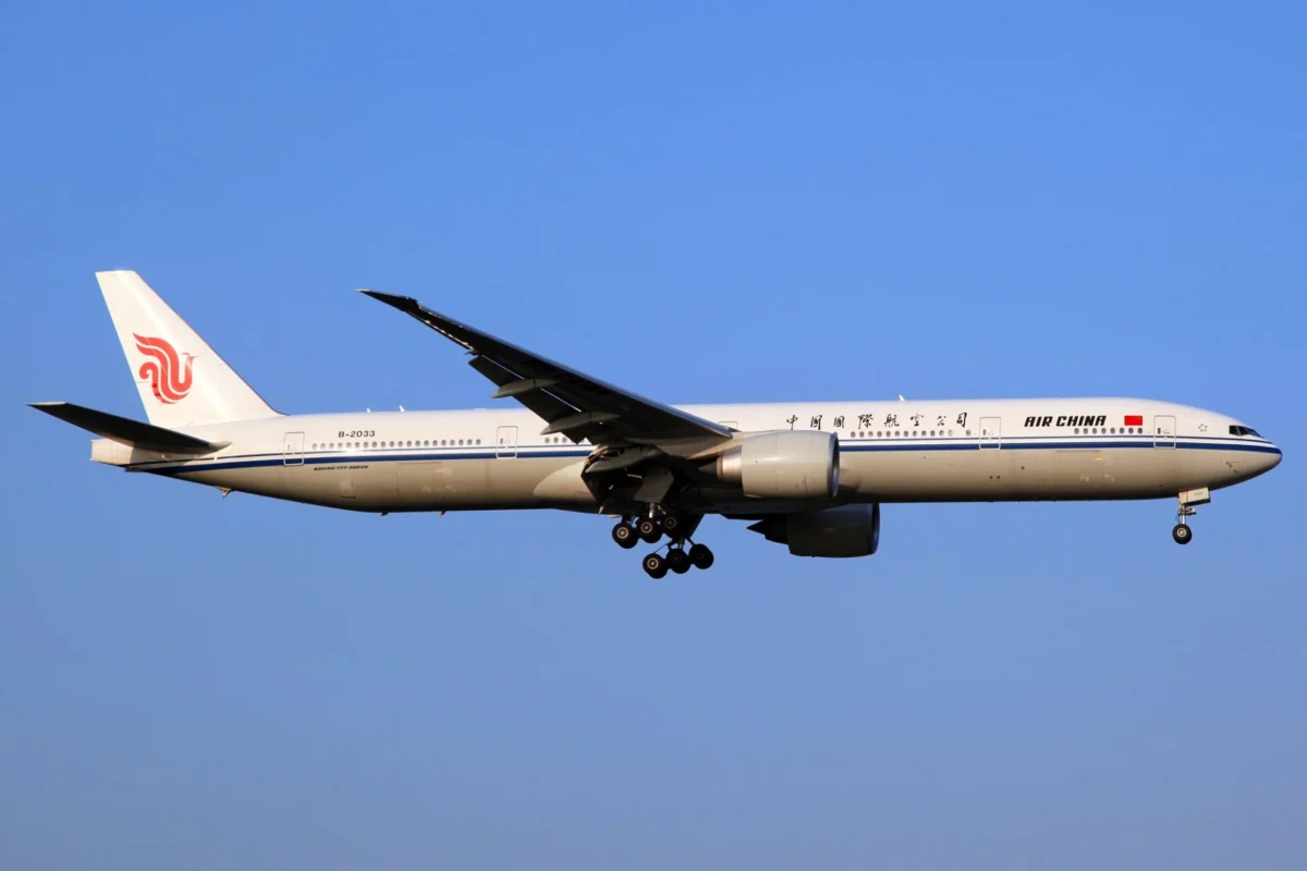 B 2033 Air China Boeing 777 300ER