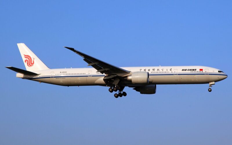 B 2033 Air China Boeing 777 300ER