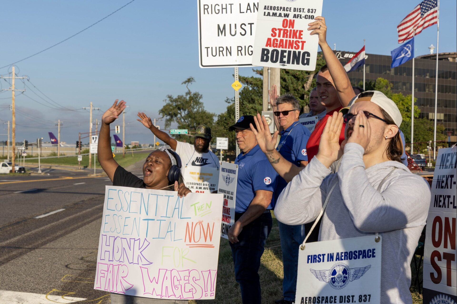 Boeing nimmt Gespräche wieder auf, während der Streik der ...