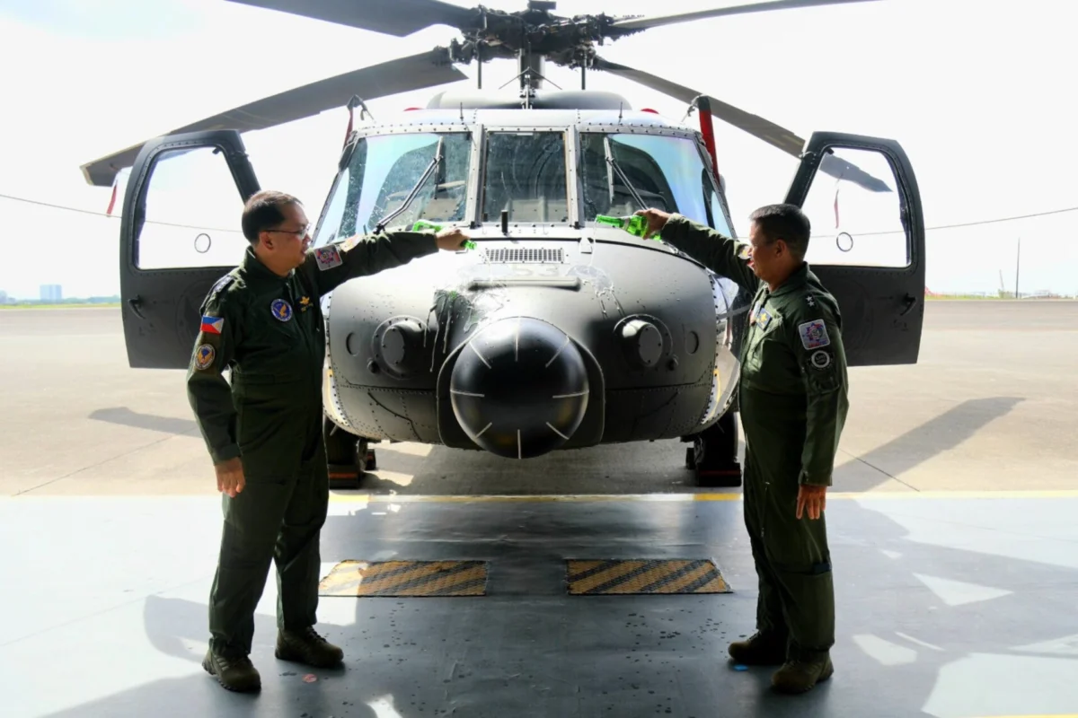 Phil Air Force receives 5 Black Hawks Phil Air Force receives 5 Black Hawks