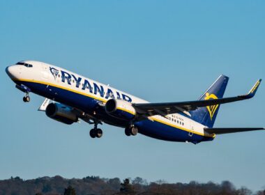 Ryanair Edinburgh Airport Boeing 737-8AS