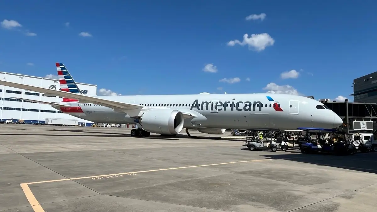 090225 1000 mainline thumb American Airlines 787