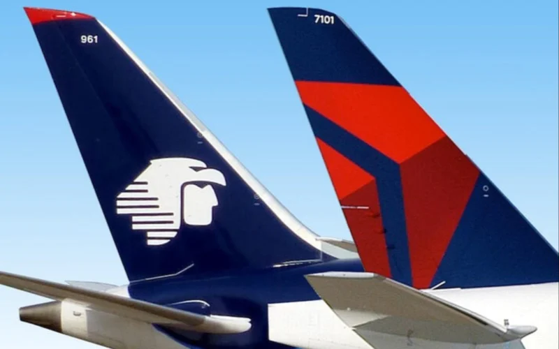 Aeromexico and Delta tails