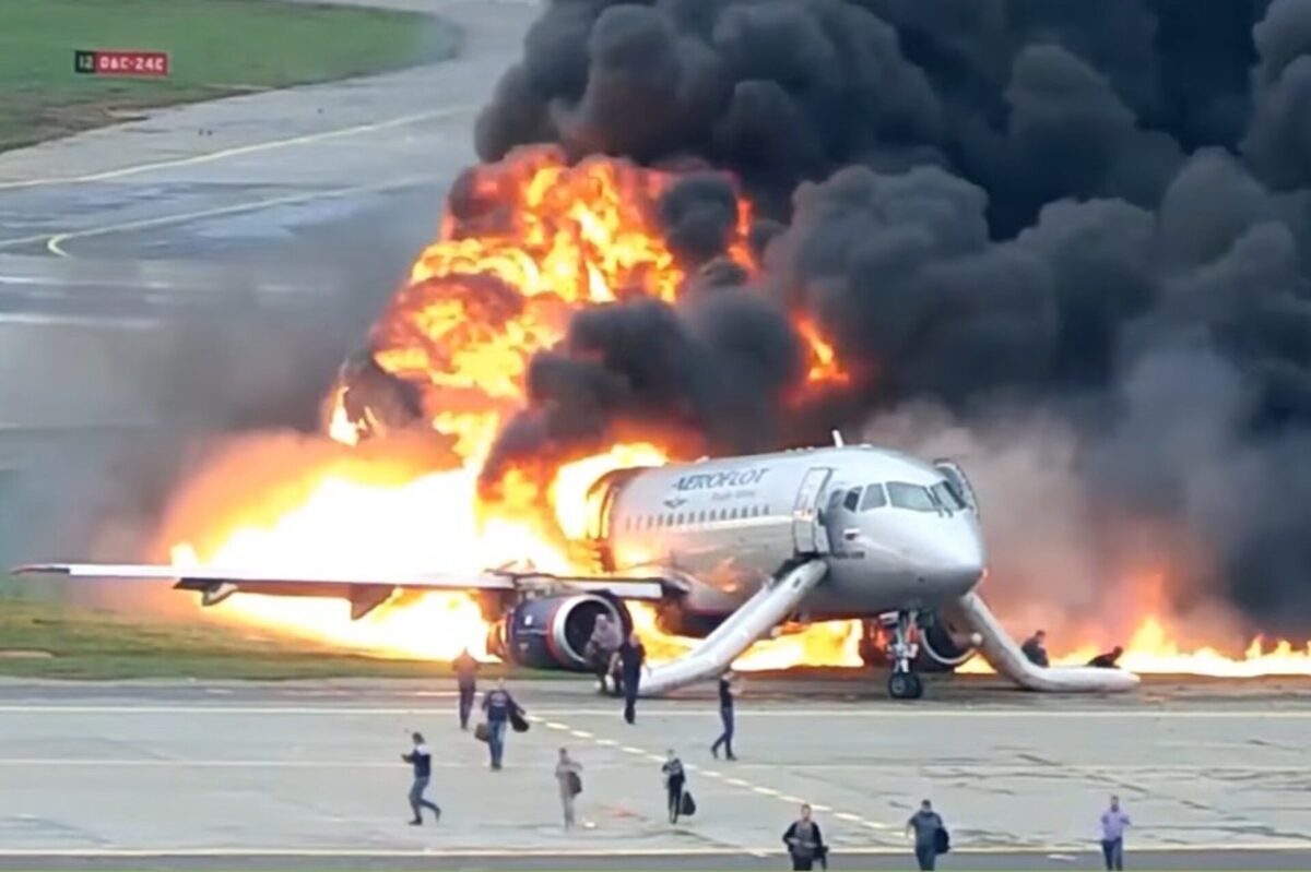 Crash and evacuation video of Aeroflot Sukhoi Superjet