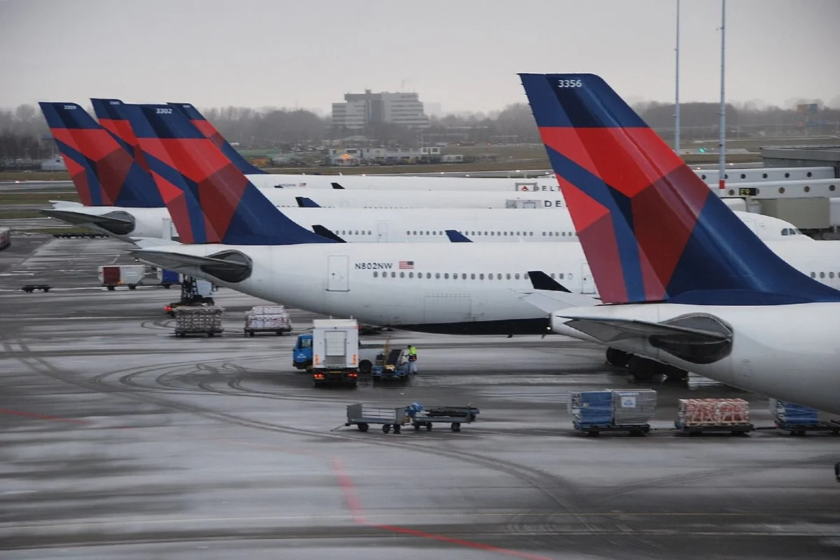 Delta Airbus A330 Amsterdam Schiphol Airport Delta Airbus A330 Amsterdam Schiphol Airport
