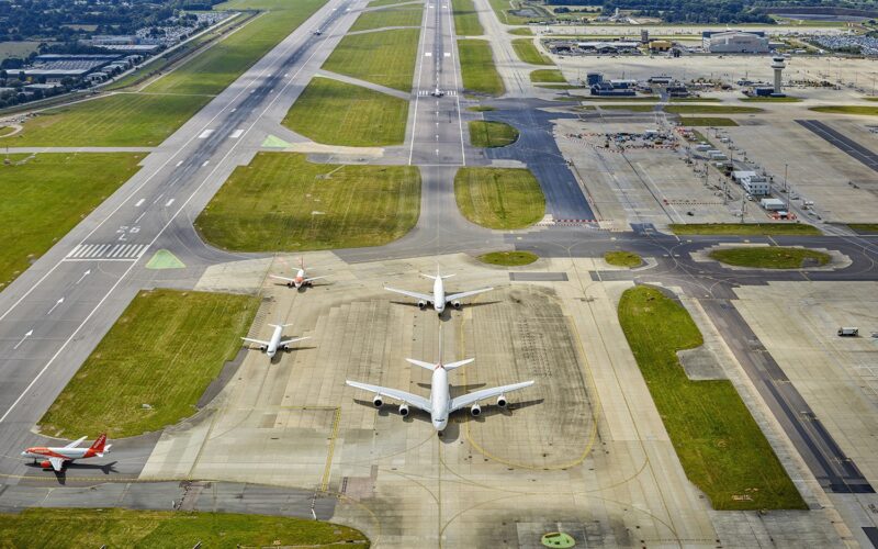 Gatwick view along runway.png (1)
