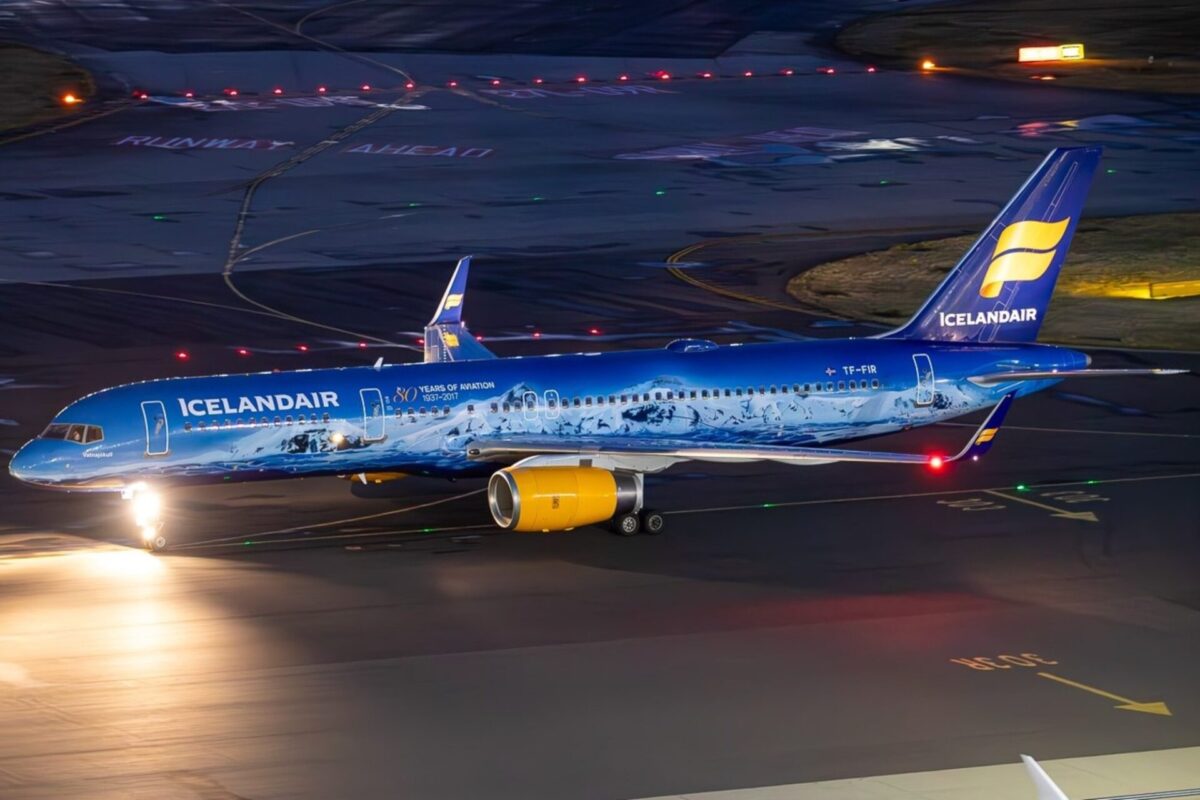 Icelandair B757 200 in Vatnajökull glacier livery