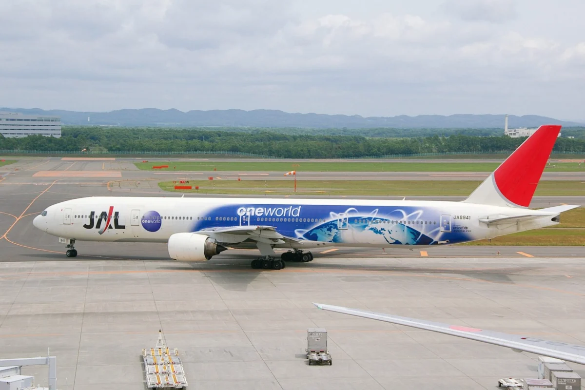 Japan Airlines Boeing 777 300 with special oneworld livery Japan Airlines Boeing 777 300 with special oneworld livery