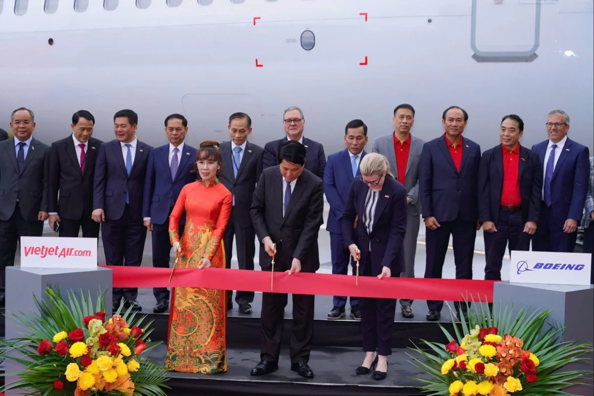 The ceremony of the first 737 8 aircraft in Seattle