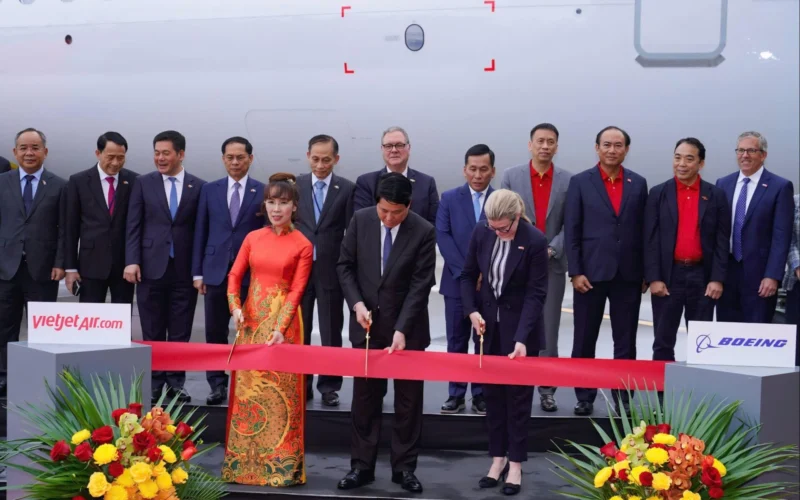 The ceremony of the first 737 8 aircraft in Seattle