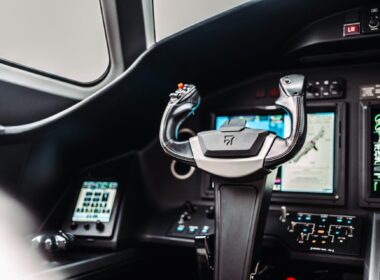 citation_latitude_cockpit_cropped