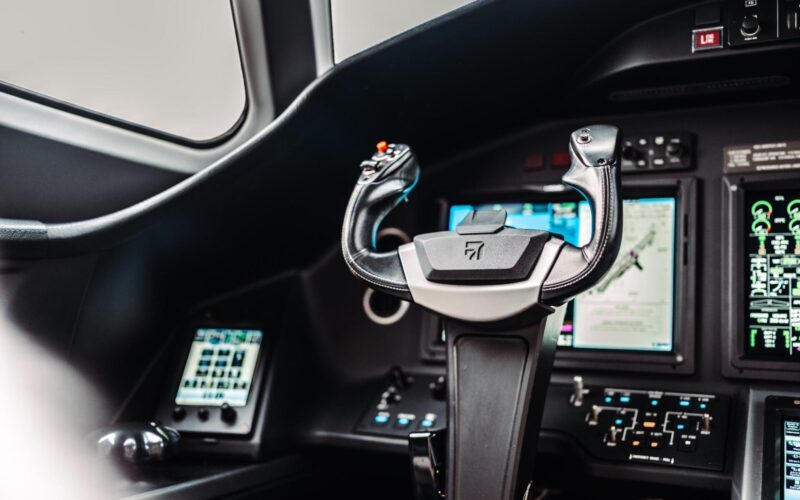 citation_latitude_cockpit_cropped