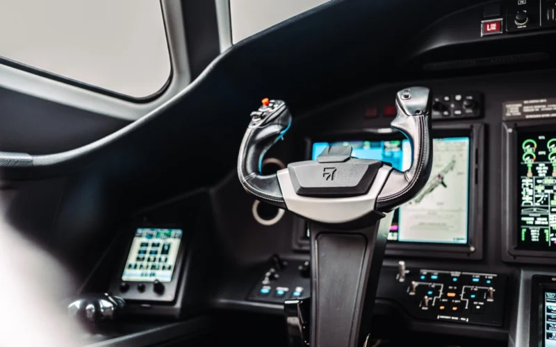 citation_latitude_cockpit_cropped