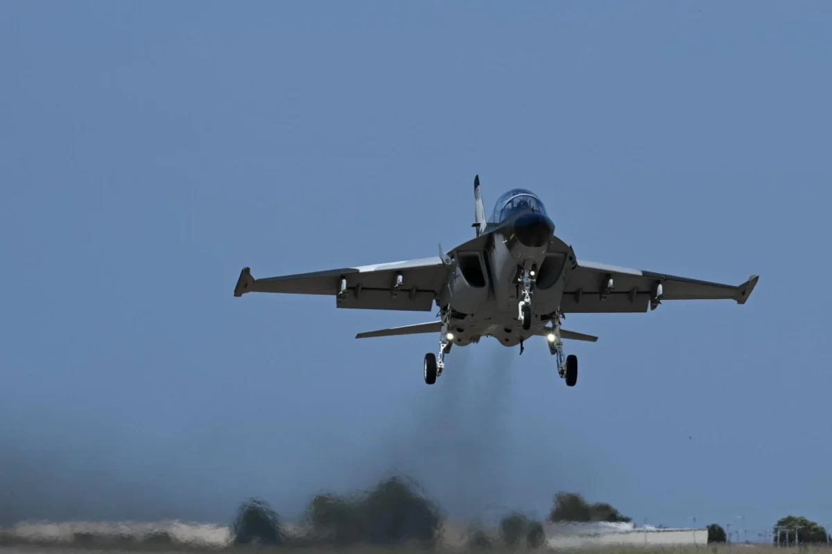 m346 takeoff 3to2 m346_takeoff_3to2