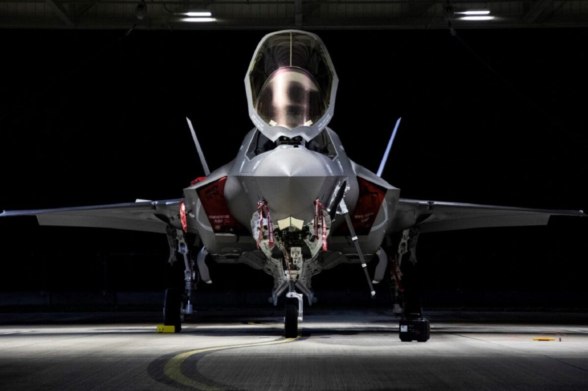 F 35 aircraft in hangar