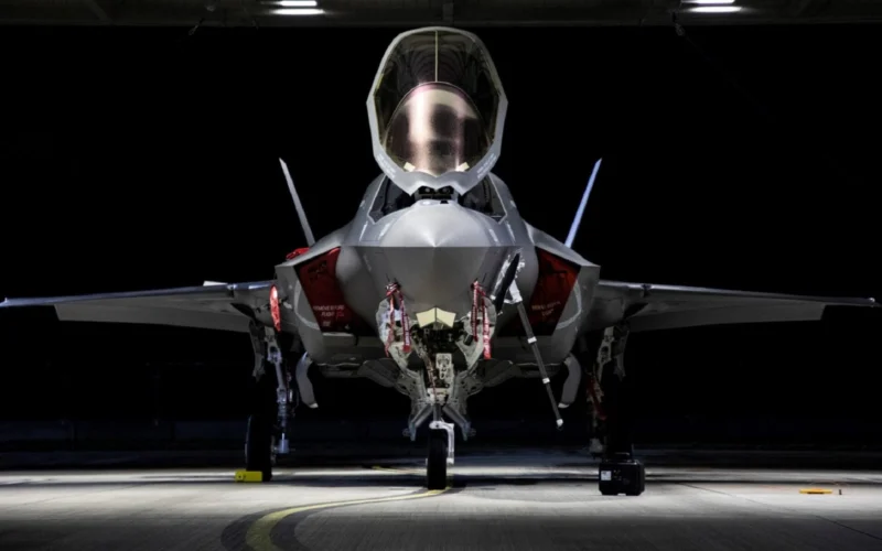 F 35 aircraft in hangar