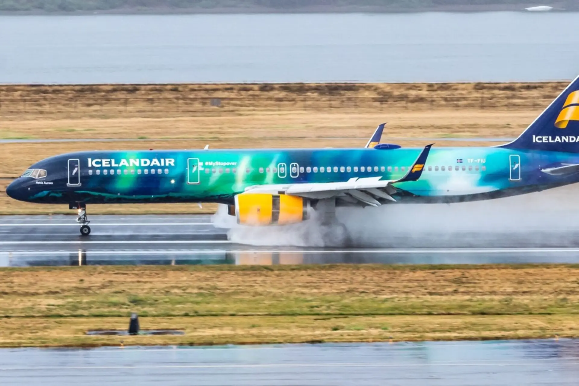 Icelandairs Boeing 757 256 in Hekla Aurora livery