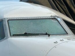 United Airlines 737 MAX pilot injured after the windshield cracked