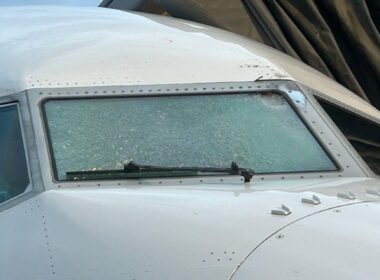 United Airlines 737 MAX pilot injured after the windshield cracked