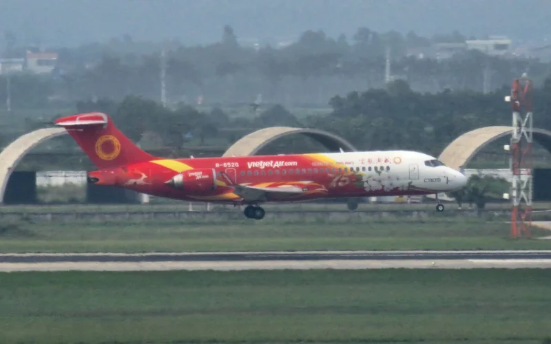VietJet Air C909 B 652G