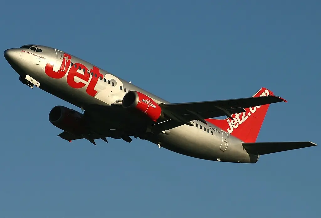 Boeing 737 377 Jet2com JP422850 Jet2