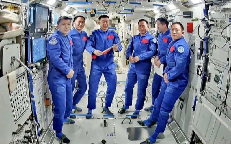 China_Shenzhou20_crew_cropped_3x2