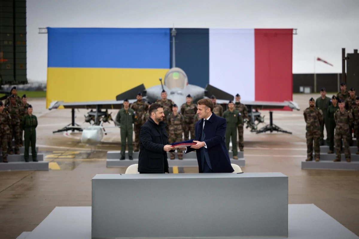 Emmanuel Macron and Volodymyr Zelenskyy sign letter of intent for 100 Rafale fighter jets Emmanuel Macron and Volodymyr Zelenskyy sign letter of intent for 100 Rafale fighter jets