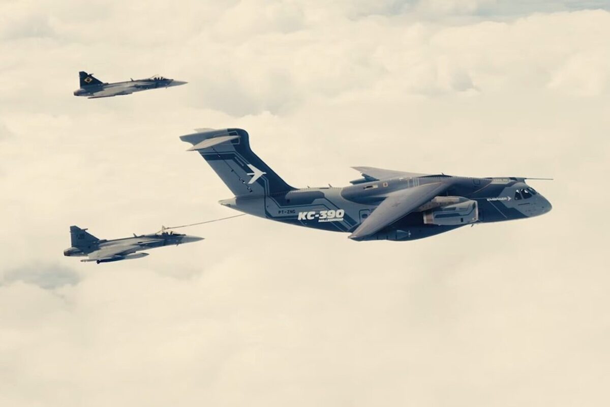 KC 390 and Gripen aerial refueling KC 390 and Gripen aerial refueling