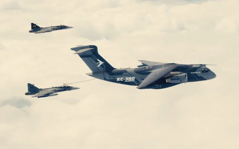 KC 390 and Gripen aerial refueling