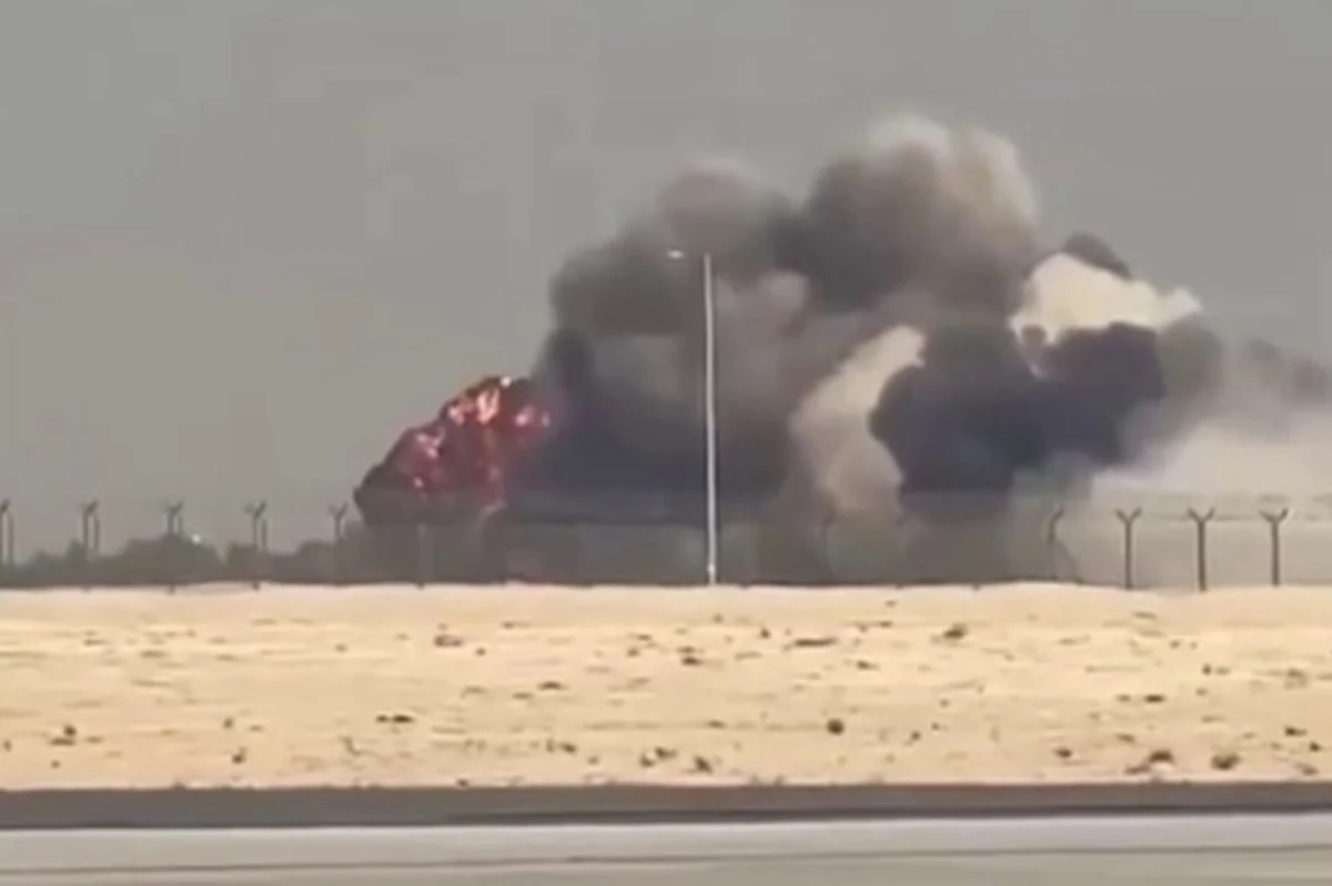 Tejas crash explosion Dubai Airshow 2025 Tejas crash explosion Dubai Airshow 2025