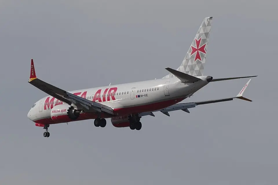 Boeing_737-8-200_MAX_(cn_65876,_9H-VUE)_2024-03-15_Andre_Gerwing_Collection_ID_018028
