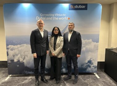 Lithuanian Airports CEO and flydubai representatives
