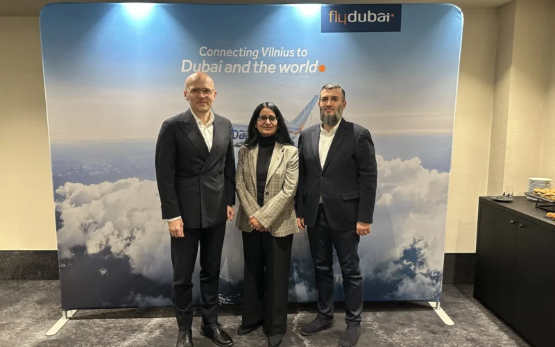 Lithuanian Airports CEO and flydubai representatives
