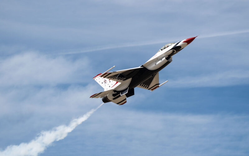 USAF Thunderbirds F 16 jet USAF Thunderbirds F 16 jet