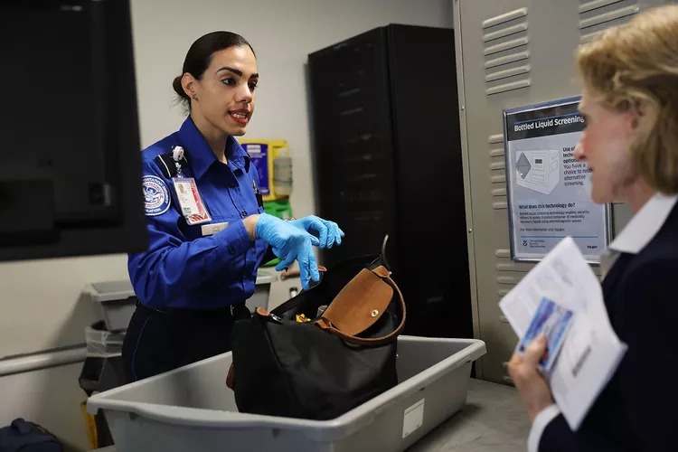 tsa-agent-security-airport-1-046585b67ae6447895a44bf54c0cd2b3