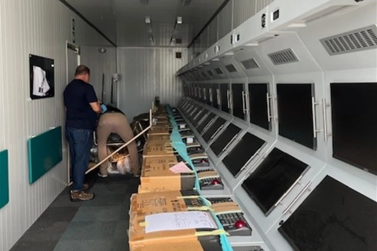 Containerized mission crew trainer Containerized mission crew trainer