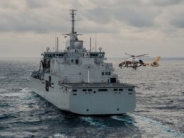 First contact between the prototype of the Guépard helicopter and the French Navy warship