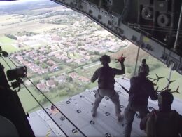 Frances DGA tests manual drone drops from Airbus A400M