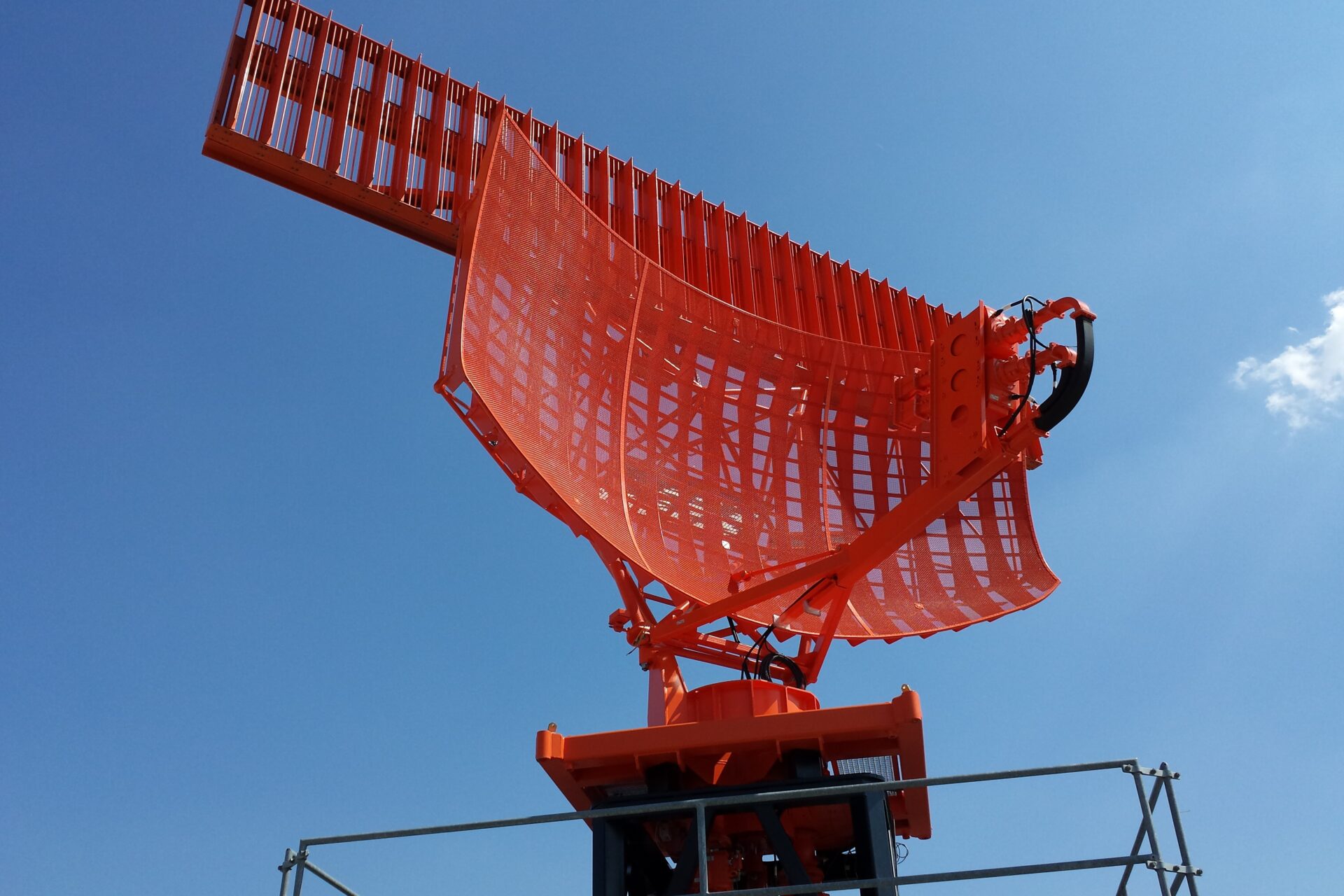 FAA selects RTX, Indra to replace 612 aging air traffic control radars