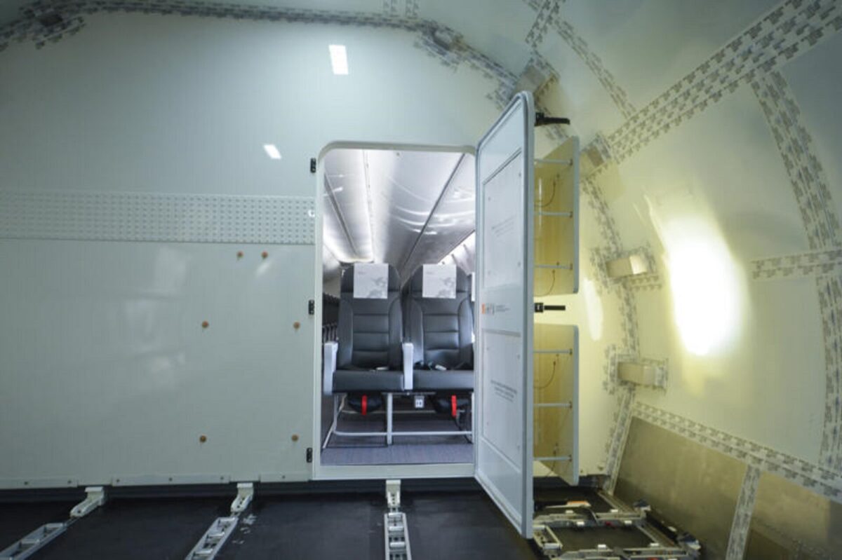 KF Aerospace Boeing 737 800 combi conversion 