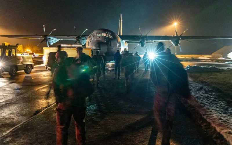 Soldiers board the Danish Defences Hercules aircraft and fly to Greenland
