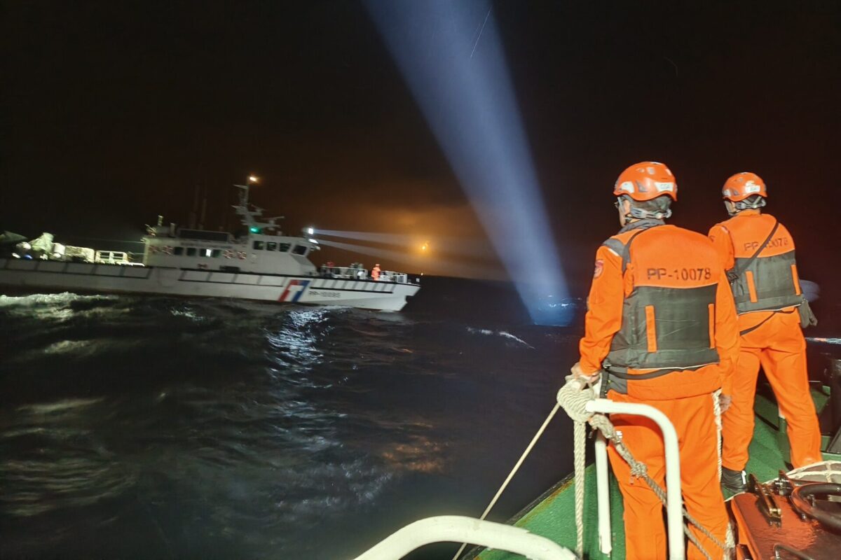 Taiwan Coast Guard looking for ROCAF F 16 fighter jet pilot